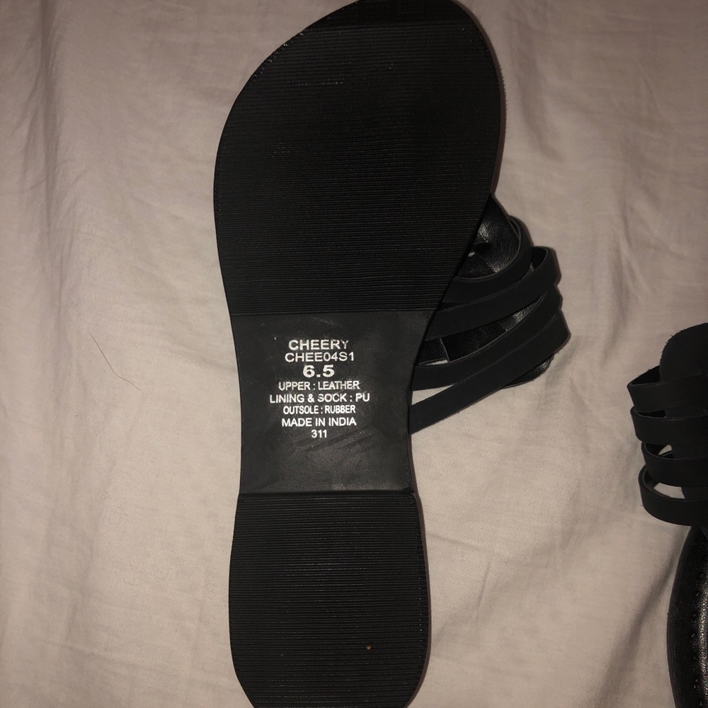 Black Steve Madden Sandals - Picture 2 of 2